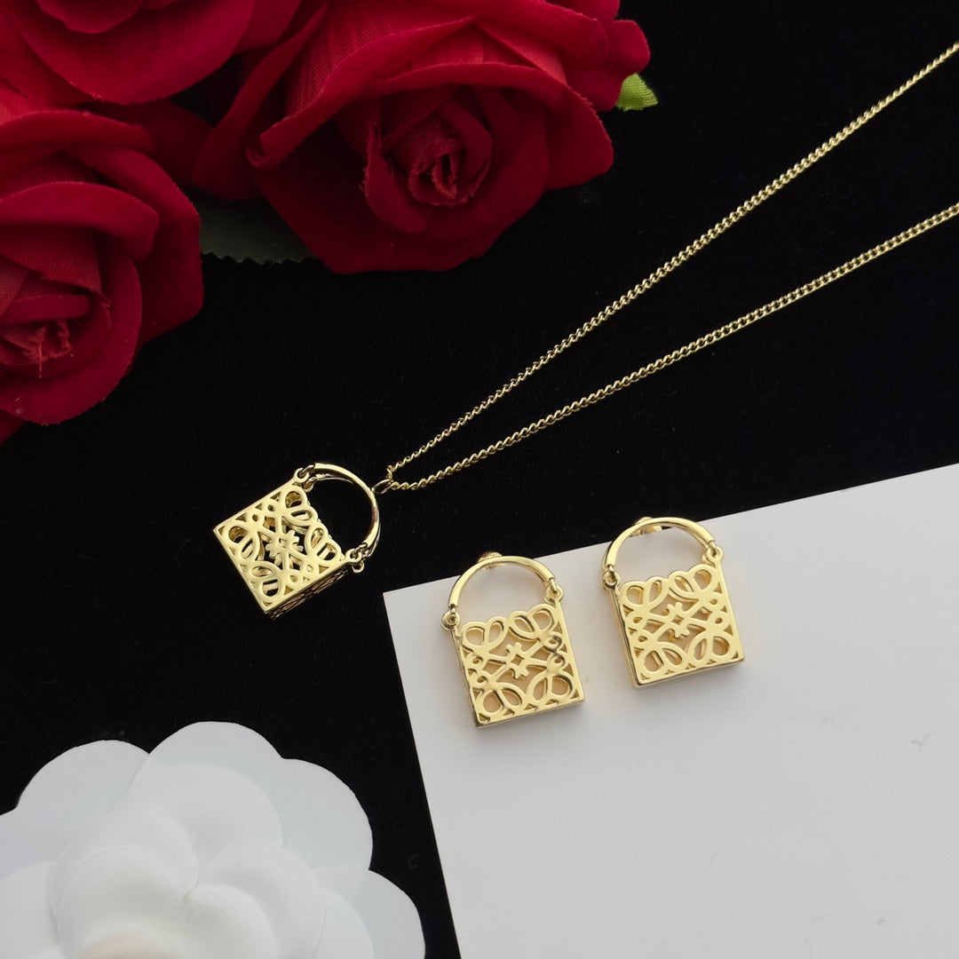 LOEWE ANAGRAM BAG GOLD NECKLACE